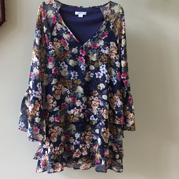 LOVE RICHE Floral Layered Bell Sleeve Ruffle Dress - Picture 4 of 8